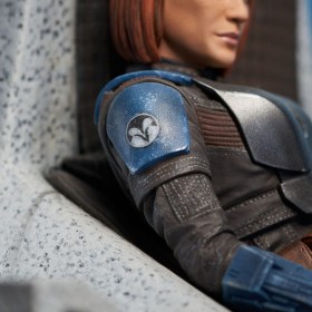 Bo-Katan Kryze on Throne The Mandalorian Star Wars Premier Collection 1/7 Statue by Gentle Giant