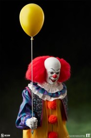 Pennywise It (1990) Action Figure 1/6 Scale by Sideshow Collectibles