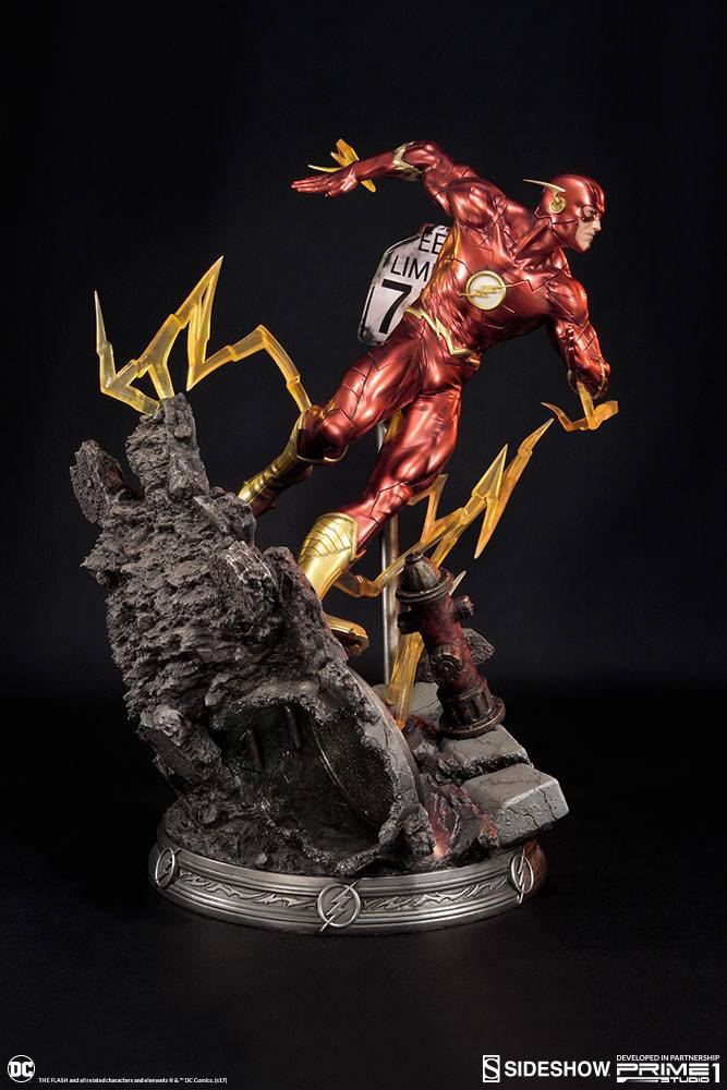 the flash collectible statue