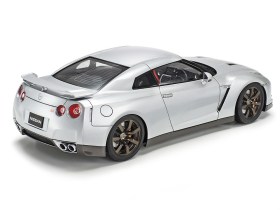 1/24 NISSAN GT-R by Tamiya