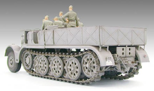 1/35 GERMAN 18 TON HEAVY HALF-TRACK "FAMO" by Tamiya