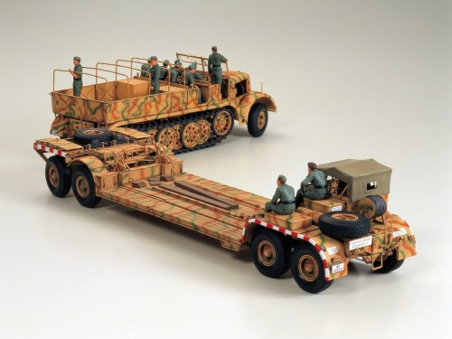 1/35 GERMAN 18 TON HEAVY HALF-TRACK "FAMO" and TANK TRANSPORTER Sd.Ah.116 by Tamiya