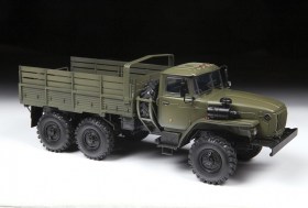 Russian army truck Ural-4320 by Zvezda