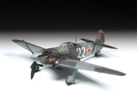 Soviet Fighter Yak-9D by Zvezda