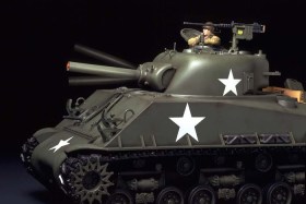 1/16 R/C M4 SHERMAN 105mm HOWITZER FULL-OPTION KIT by Tamiya