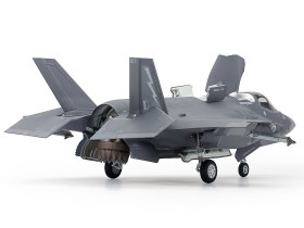 1/72 LOCKHEED MARTIN F-35B LIGHTNING II by Tamiya