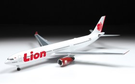 Civil airliner Airbus A330-300 by Zvezda