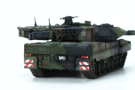 German Main Battle Tank Leopard 2 A7 1/72 by Meng