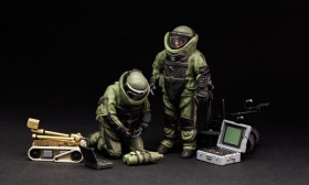 US Explosive Ordnance Disposal Specialists & Robots 1/35 by Meng