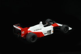 McLaren MP4/4 1988 1/12 by Meng