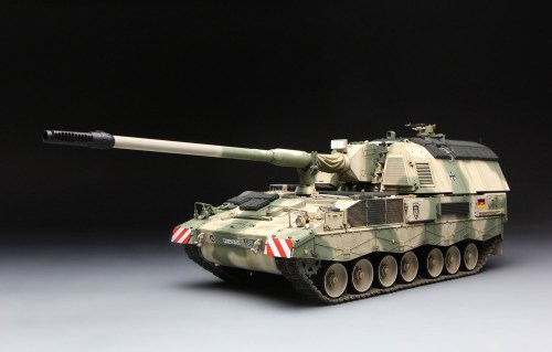 Panzerhaubitze 2000 Self-Propelled Howitzer w/Add-On Armor 1/35 by Meng