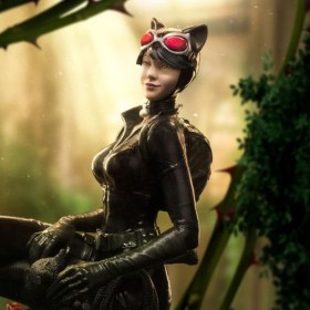 Catwoman (Gotham City Sirens) DC Comics Deluxe Art 1/10 Scale Statue by Iron Studios