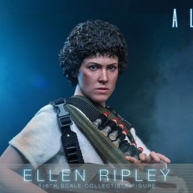 Ellen Ripley Alien 1/6 Action Figure by Hot Toys