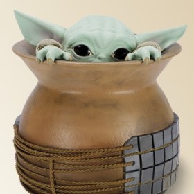 Grogu in Jar Star Wars The Mandalorian 1/2 Scale Figure by Attakus