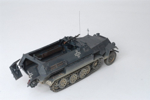 Armored carrier Hanomag Sd.Kfz.251/1 Ausf.B by Zvezda