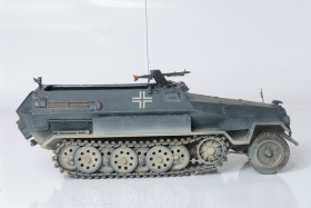 Armored carrier Hanomag Sd.Kfz.251/1 Ausf.B by Zvezda