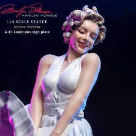 Marilyn Monroe Deluxe Version 1/4 Statue by Star Ace Toys