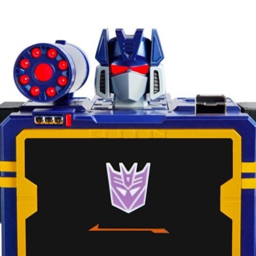 Soundwave G1 Flagship Transformers Interactive Robot by Robosen