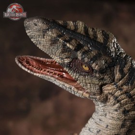 Female Velociraptor White Queen Jurassic Park III Maquette 1/4 by ECC