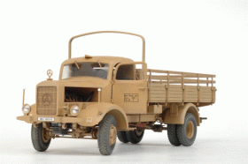 WWII German heavy 4wd cargo truck. Schwerer LKW 4, 5 t L4500A by Zvezda