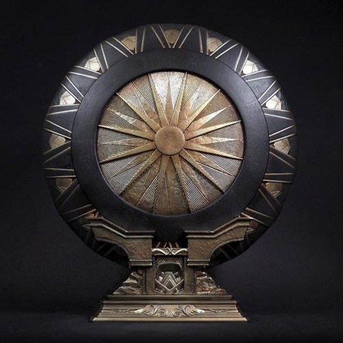 Wonder Woman Shield (Metal Edition) by Queen Studios