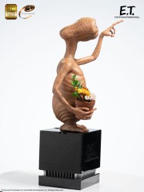 E.T. The Extra-Terrestrial 1/3 Statue by ECC