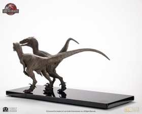 Pair of Velociraptors Jurassic Park 1/8 Statue by ECC