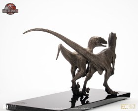 Pair of Velociraptors Jurassic Park 1/8 Statue by ECC