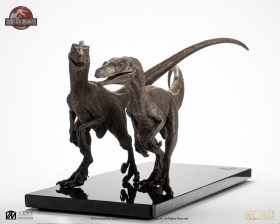 Pair of Velociraptors Jurassic Park 1/8 Statue by ECC
