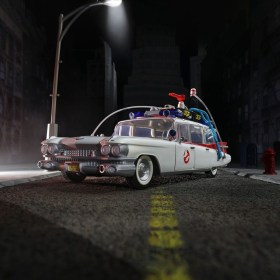 Ecto-1 (1984) Ghostbusters Plasma Series 1/18 Vehicle by Hasbro