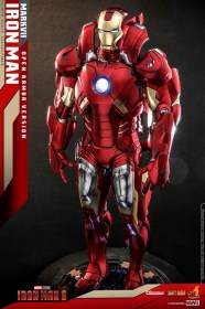 Iron Man Mark VII (Open Armor Version) Iron Man 3 Diorama 1/6 by Hot Toys
