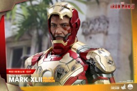 Iron Man Mark XLII Deluxe Ver. Iron Man 3 1/4 Action Figure by Hot Toys