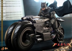 Batman & Batcycle Set The Flash Movie Masterpiece 1/6 Action Figure wih Vehicle by Hot Toys