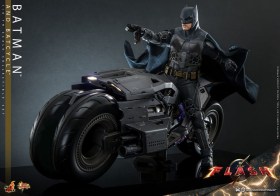Batman & Batcycle Set The Flash Movie Masterpiece 1/6 Action Figure wih Vehicle by Hot Toys