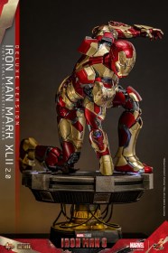 Iron Man Mark XLII (2.0) Deluxe Iron Man 3 Movie Masterpiece Diecast 1/6 Action Figure by Hot Toys