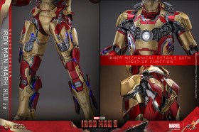 Iron Man Mark XLII (2.0) Deluxe Iron Man 3 Movie Masterpiece Diecast 1/6 Action Figure by Hot Toys