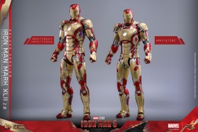 Iron Man Mark XLII (2.0) Deluxe Iron Man 3 Movie Masterpiece Diecast 1/6 Action Figure by Hot Toys