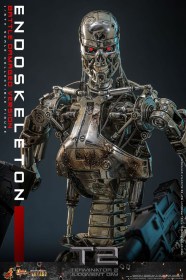 Endoskeleton (Battle Damaged Version) Terminator 2 Judgment Day 1/6 Action Figure by Hot Toys