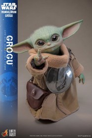 Grogu Star Wars The Mandalorian & Grogu Life-Size Figure by Hot Toys