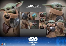 Grogu Star Wars The Mandalorian & Grogu Life-Size Figure by Hot Toys