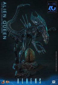 Alien Queen Alien 1/6 Action Figure by Hot Toys