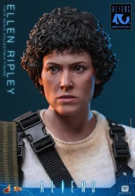Ellen Ripley Alien 1/6 Action Figure by Hot Toys