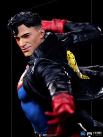 Superboy DC Comics Deluxe Art 1/10 Scale Statue by Iron Studios