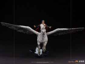 Harry Potter and Buckbeak Harry Potter Deluxe Art 1/10 Scale Statue by Iron Studios