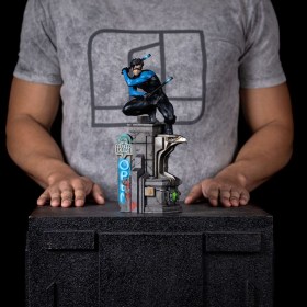Nightwing DC Comics Art 1/10 Scale Statue by Iron Studios