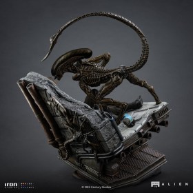 Ellen Ripley and Dog Alien Alien 3 Art 1/10 Scale Statue by Iron Studios