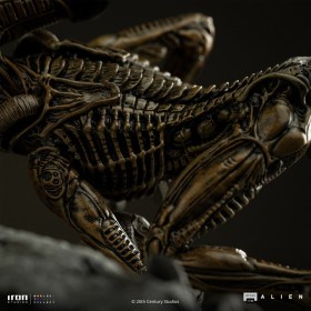 Ellen Ripley and Dog Alien Alien 3 Art 1/10 Scale Statue by Iron Studios