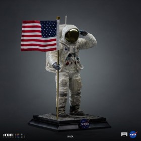 Astronaut Apollo 11 NASA Legacy Replica 1/4 Statue by Iron Studios