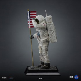 Astronaut Apollo 11 NASA Legacy Replica 1/4 Statue by Iron Studios