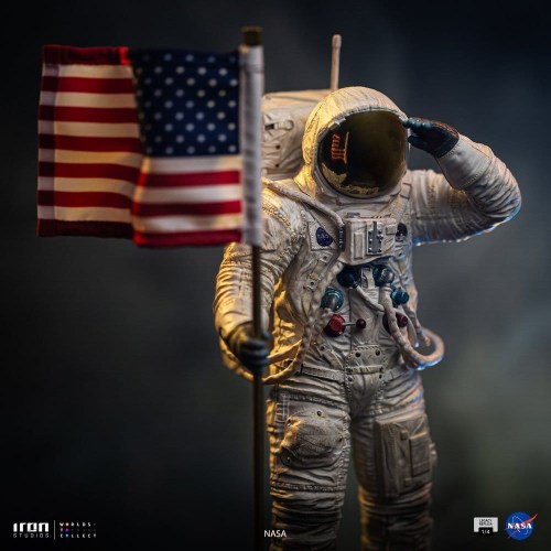 Astronaut Apollo 11 NASA Legacy Replica 1/4 Statue by Iron Studios